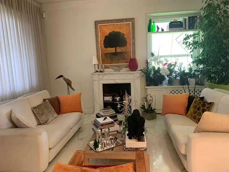 Immagine 2 di Appartamento in vendita  a Massa