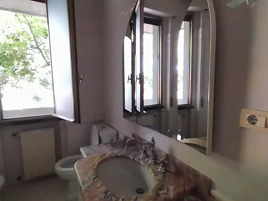 Immagine 13 di Appartamento in vendita  a Massa