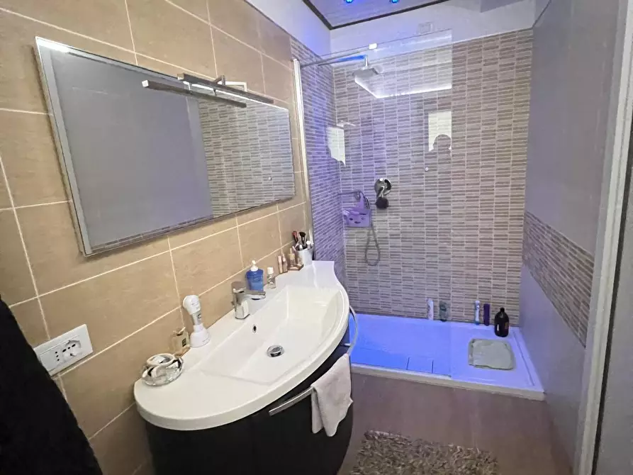 Immagine 11 di Appartamento in vendita  a Colle Di Val D'elsa