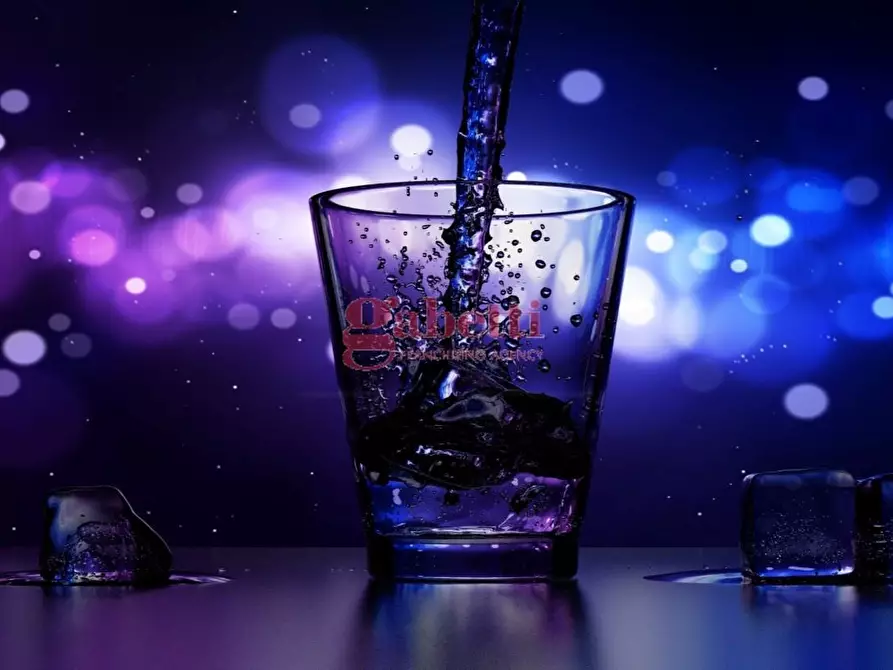 Immagine 4 di Negozio in vendita  a Pisa