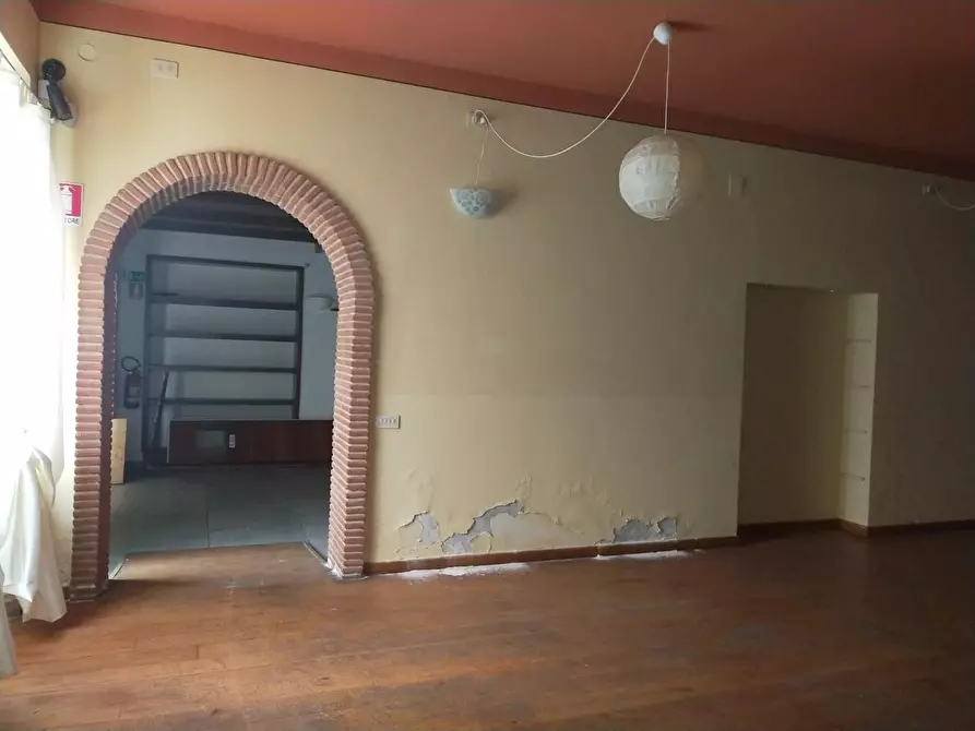 Immagine 6 di Locale commerciale in affitto  a San Giuliano Terme