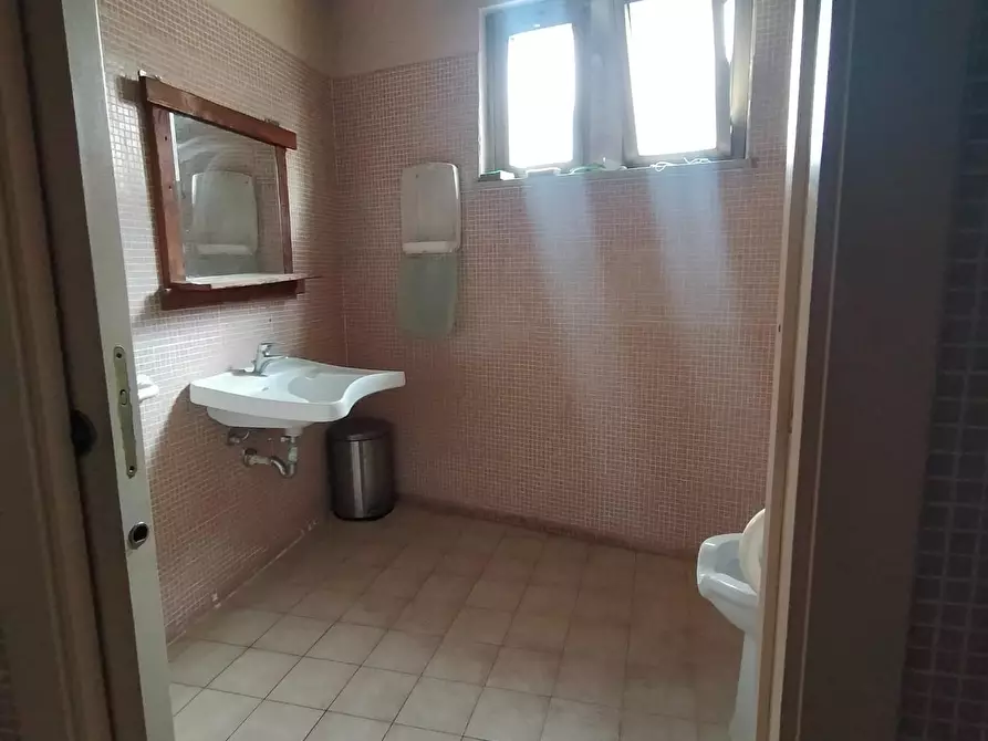 Immagine 7 di Locale commerciale in affitto  a San Giuliano Terme