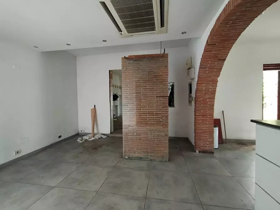 Immagine 3 di Locale commerciale in affitto  a San Giuliano Terme