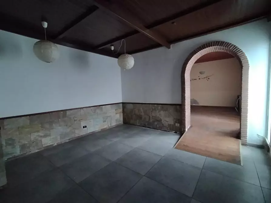 Immagine 4 di Locale commerciale in affitto  a San Giuliano Terme