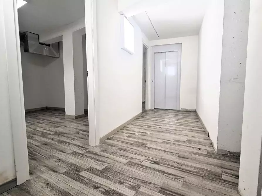 Immagine 4 di Negozio in affitto  a San Miniato