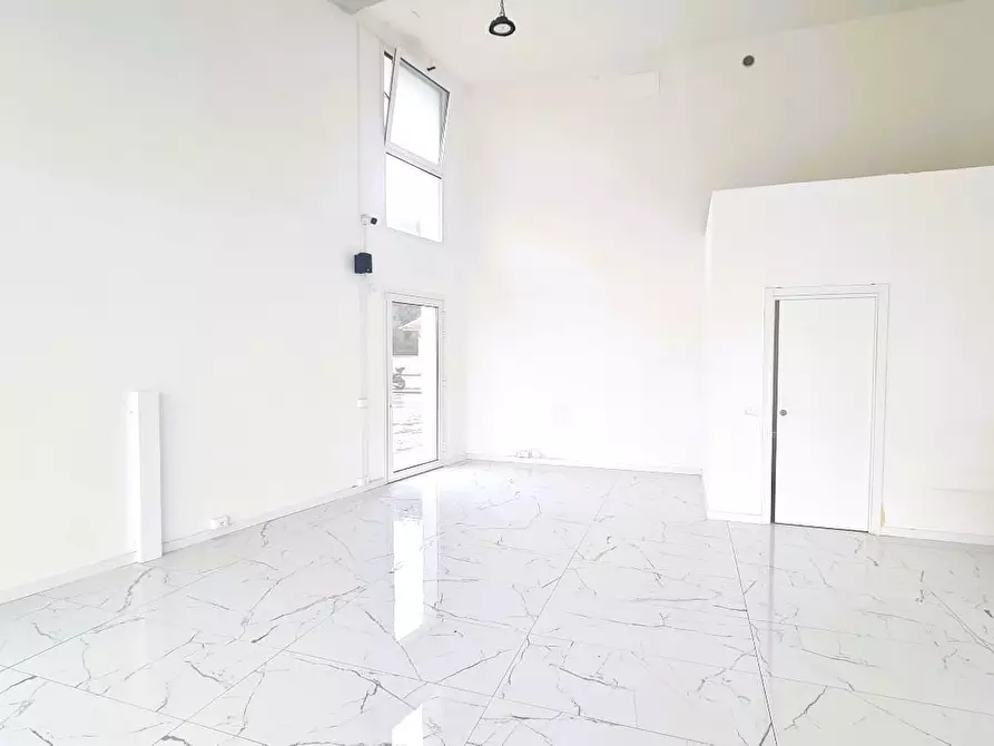 Immagine 2 di Negozio in affitto  a San Miniato