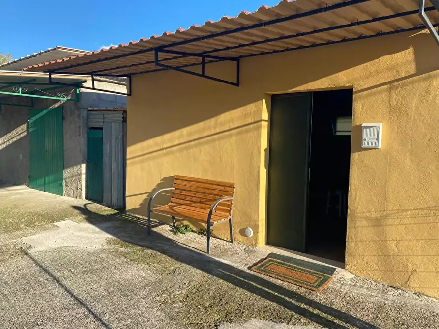 Immagine 2 di Magazzino in vendita  a Castelnuovo Magra