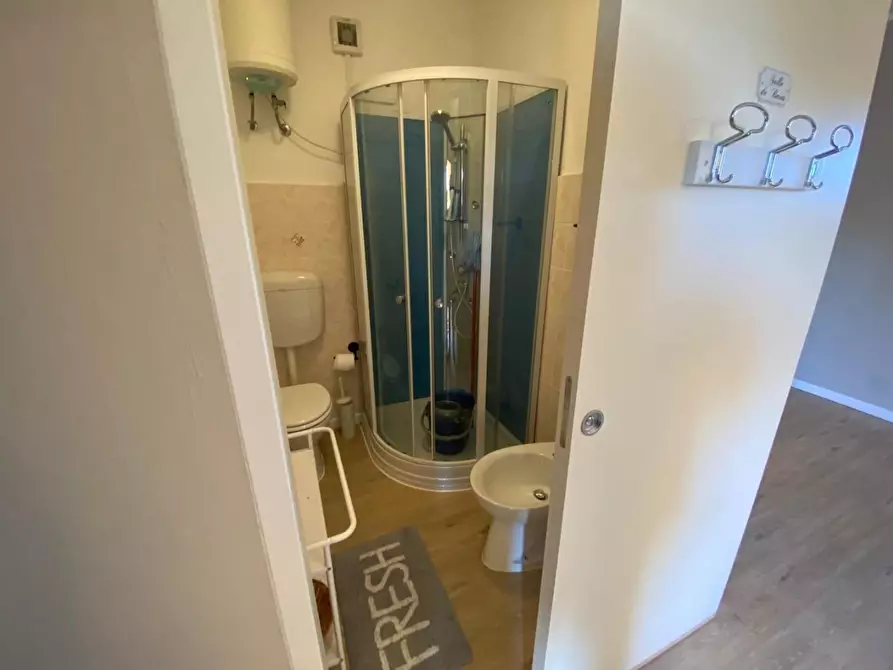 Immagine 5 di Magazzino in vendita  a Castelnuovo Magra