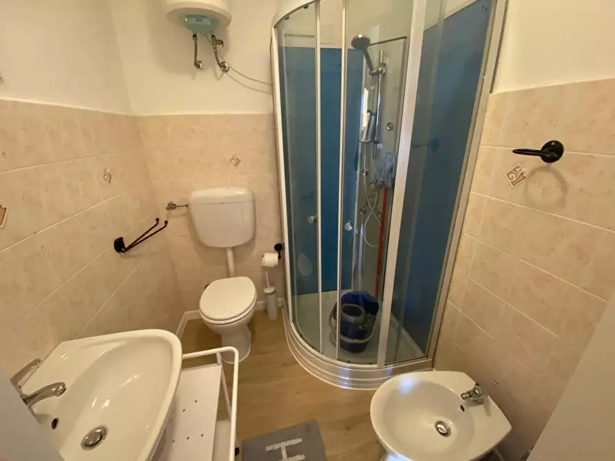 Immagine 4 di Magazzino in vendita  a Castelnuovo Magra