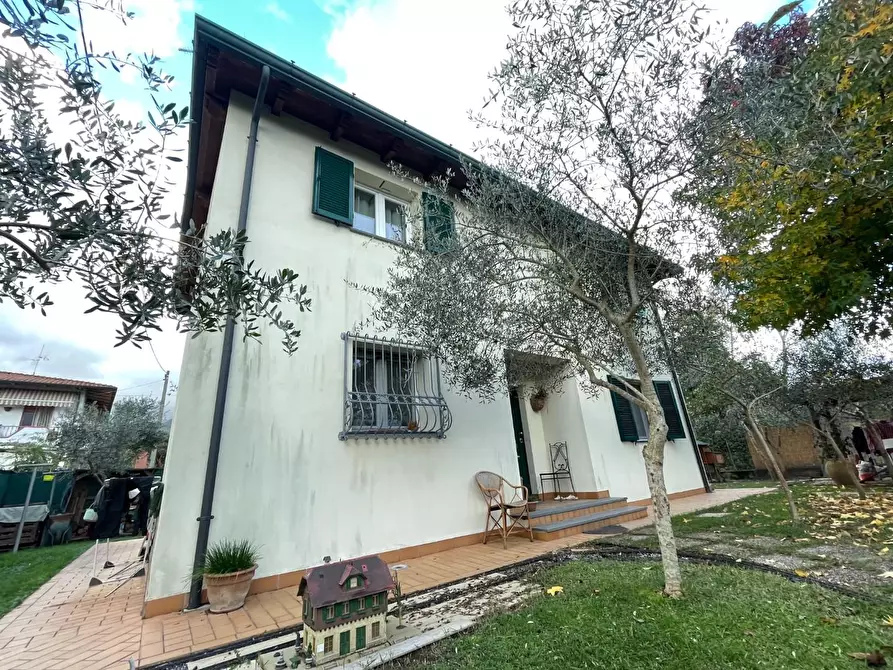 Immagine 19 di Villa in vendita  a Montignoso