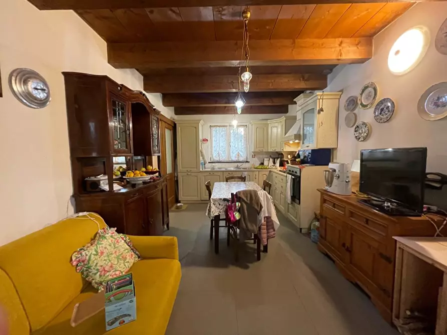 Immagine 4 di Villa in vendita  a Montignoso