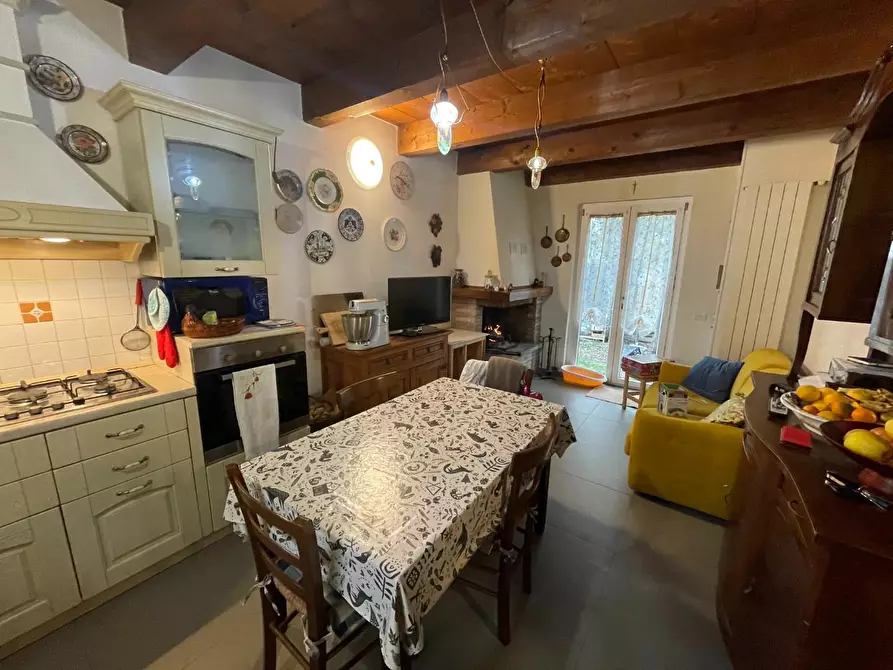 Immagine 5 di Villa in vendita  a Montignoso