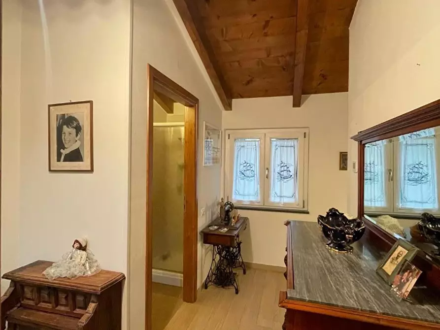 Immagine 12 di Villa in vendita  a Montignoso