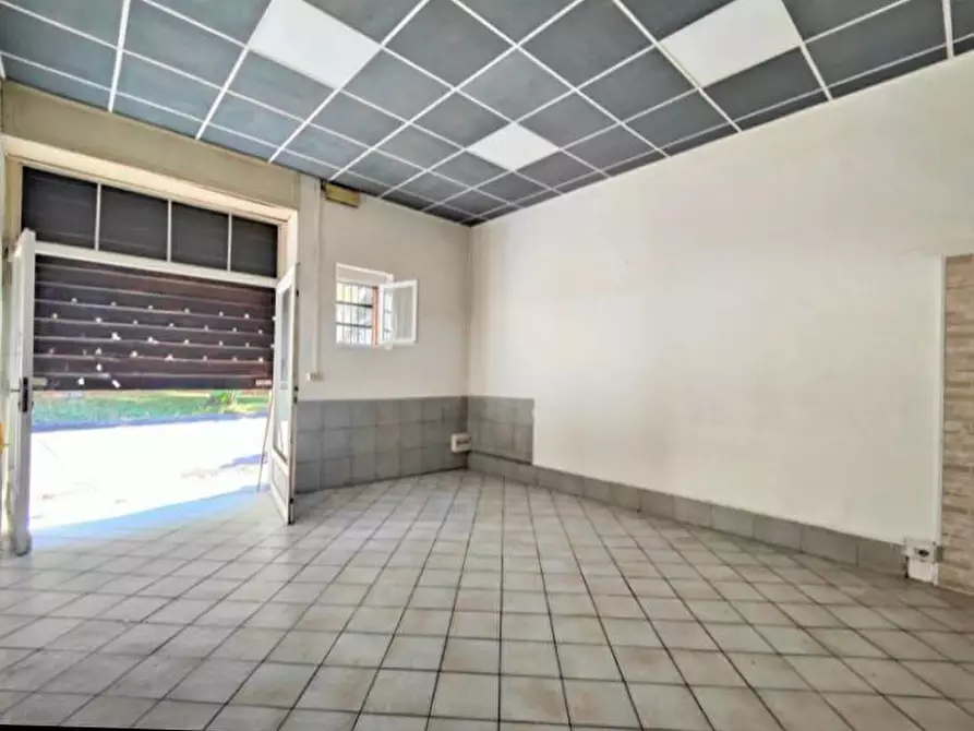 Immagine 2 di Locale commerciale in affitto  a Pisa