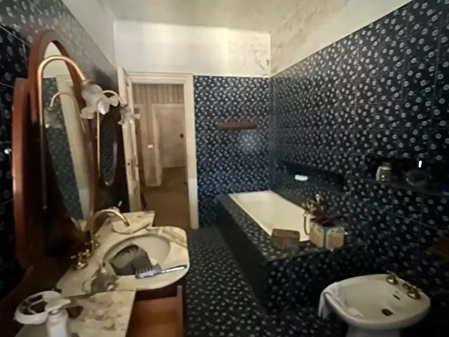 Immagine 46 di Villetta a schiera in vendita  a Massa