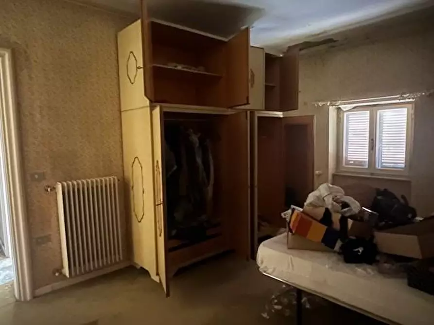 Immagine 54 di Villetta a schiera in vendita  a Massa