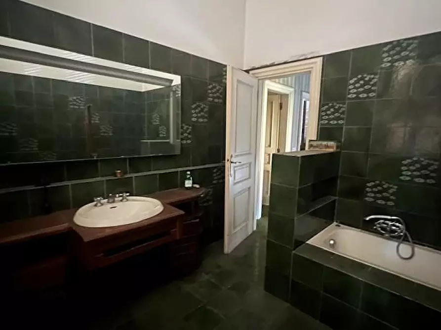 Immagine 21 di Villetta a schiera in vendita  a Massa