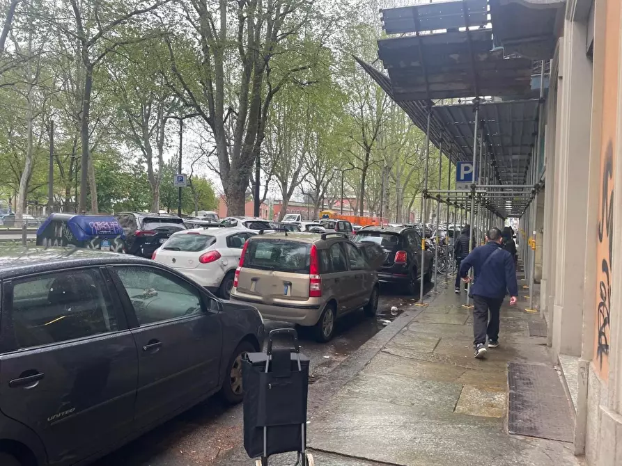 Immagine 10 di Attività commerciale in vendita  a Torino