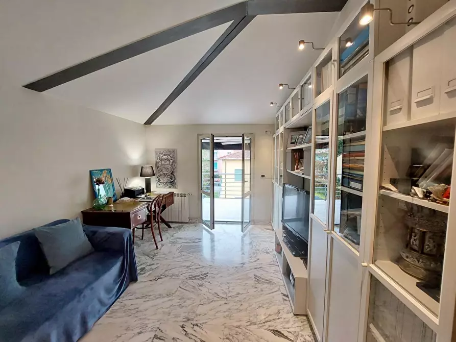 Immagine 18 di Mansarda in vendita  a Viareggio