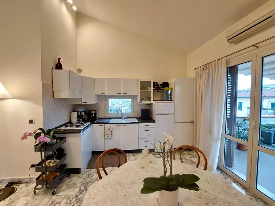 Immagine 5 di Mansarda in vendita  a Viareggio