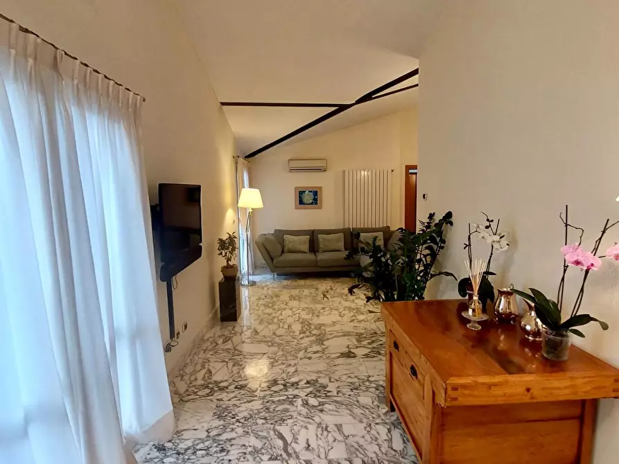 Immagine 4 di Mansarda in vendita  a Viareggio