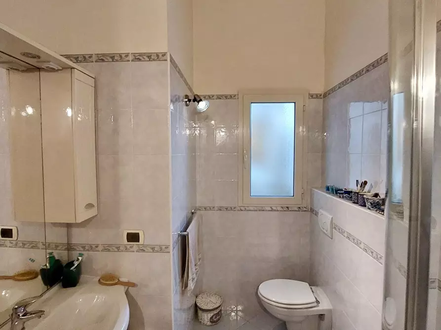 Immagine 12 di Mansarda in vendita  a Viareggio