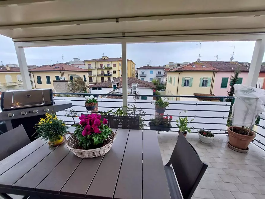 Immagine 31 di Mansarda in vendita  a Viareggio