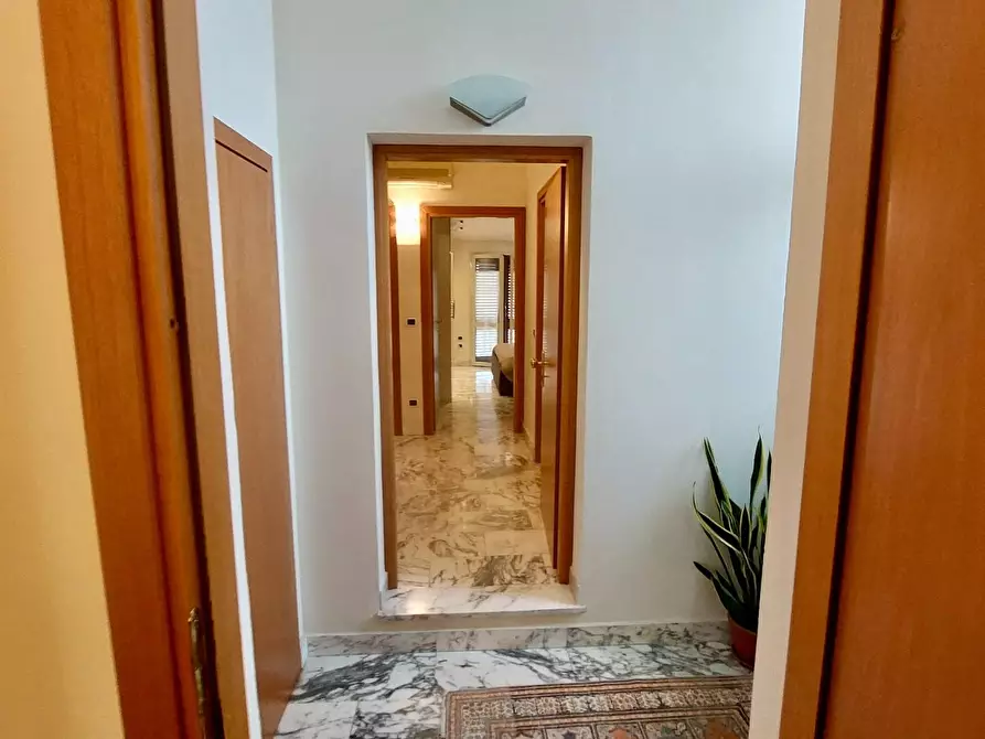 Immagine 15 di Mansarda in vendita  a Viareggio