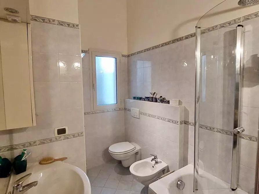 Immagine 14 di Mansarda in vendita  a Viareggio