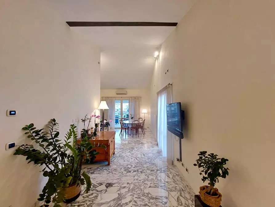 Immagine 7 di Mansarda in vendita  a Viareggio