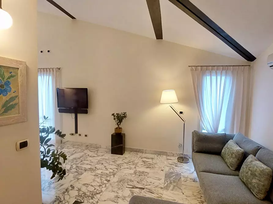 Immagine 8 di Mansarda in vendita  a Viareggio