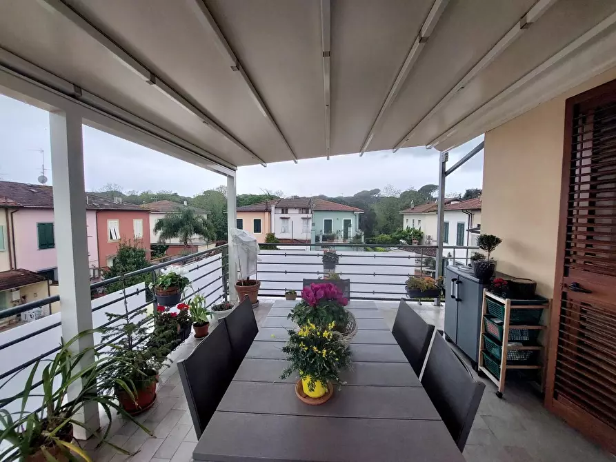 Immagine 3 di Mansarda in vendita  a Viareggio