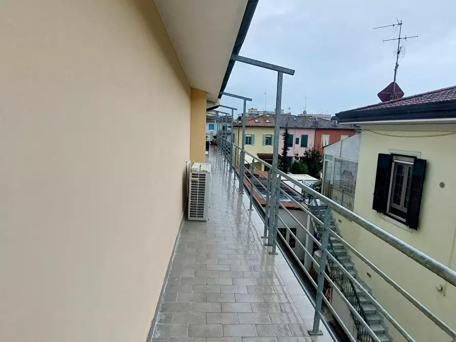 Immagine 20 di Mansarda in vendita  a Viareggio