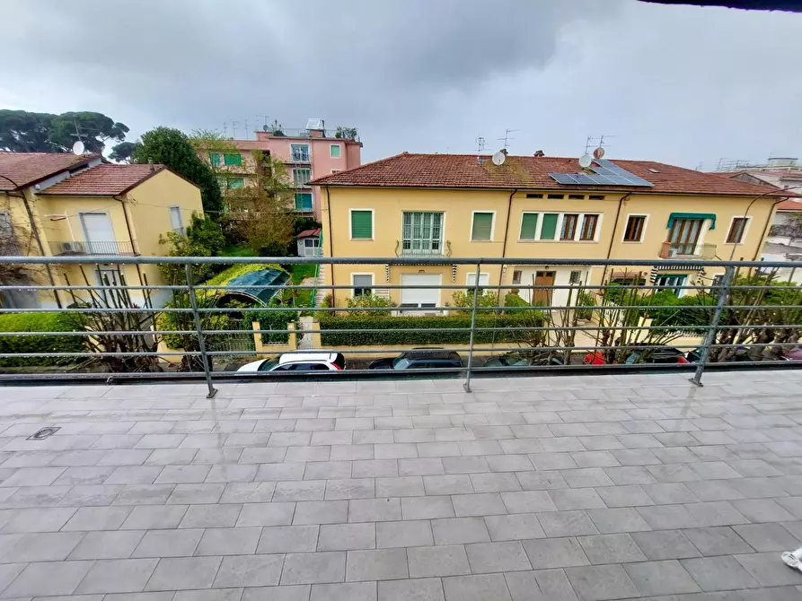 Immagine 19 di Mansarda in vendita  a Viareggio