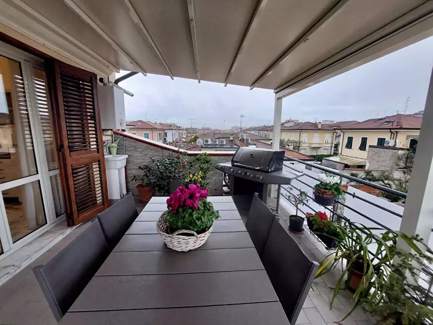 Immagine 2 di Mansarda in vendita  a Viareggio