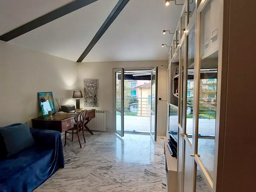 Immagine 23 di Mansarda in vendita  a Viareggio