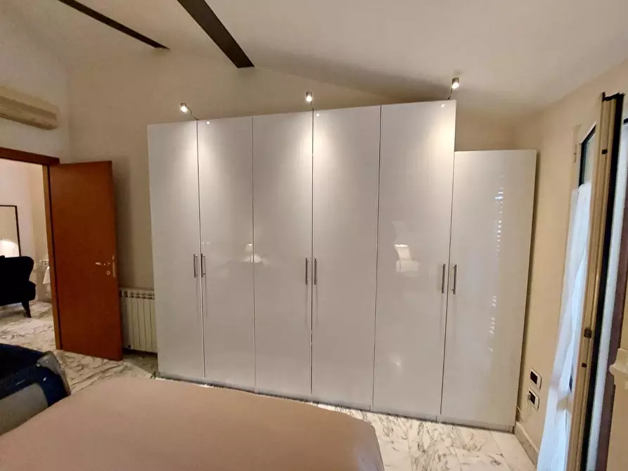 Immagine 26 di Mansarda in vendita  a Viareggio