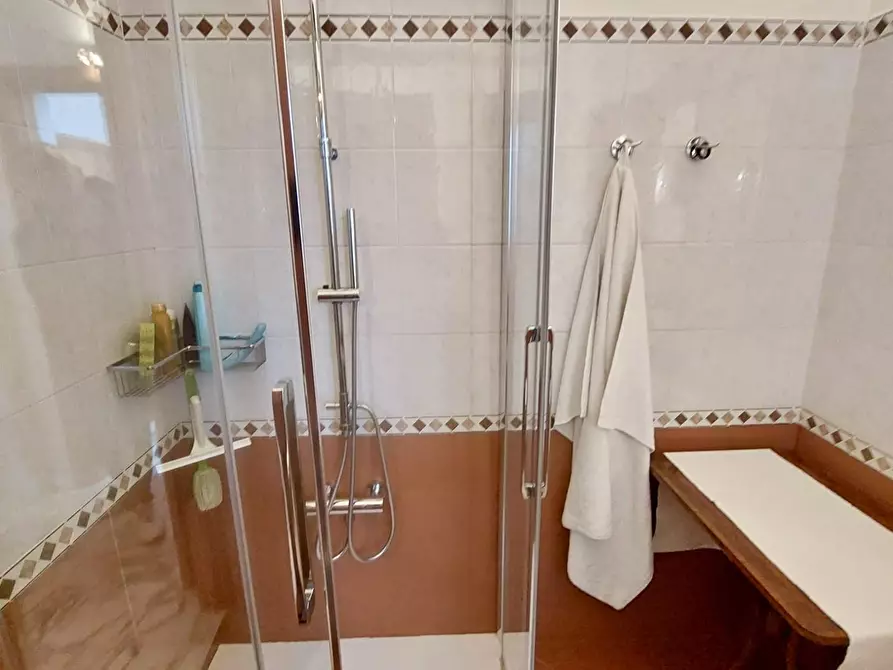 Immagine 27 di Mansarda in vendita  a Viareggio