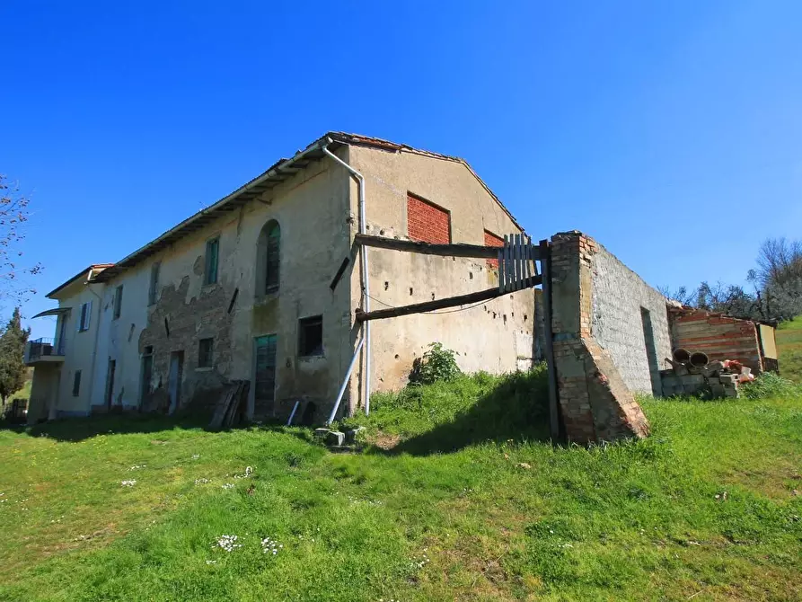 Immagine 2 di Casa colonica in vendita  a Empoli