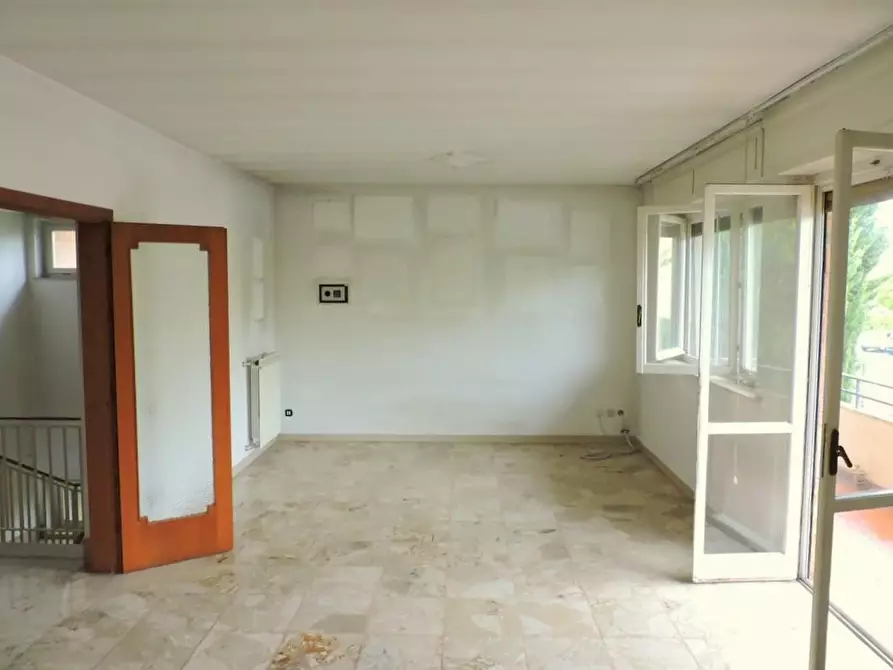 Immagine 6 di Villa in vendita  a Pisa