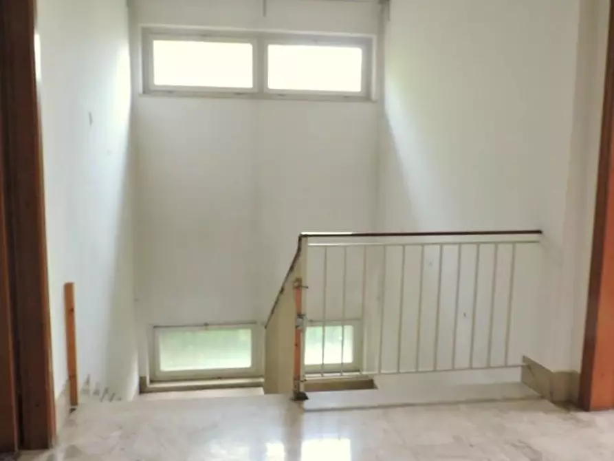 Immagine 2 di Villa in vendita  a Pisa