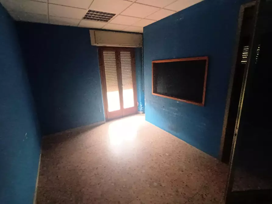 Immagine 4 di Ufficio in affitto  a Lucca