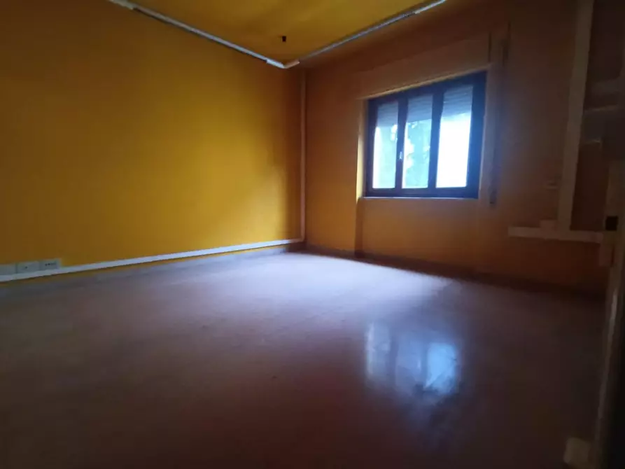 Immagine 6 di Ufficio in affitto  a Lucca