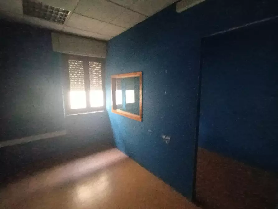 Immagine 3 di Ufficio in affitto  a Lucca