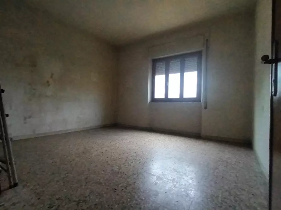 Immagine 9 di Ufficio in affitto  a Lucca