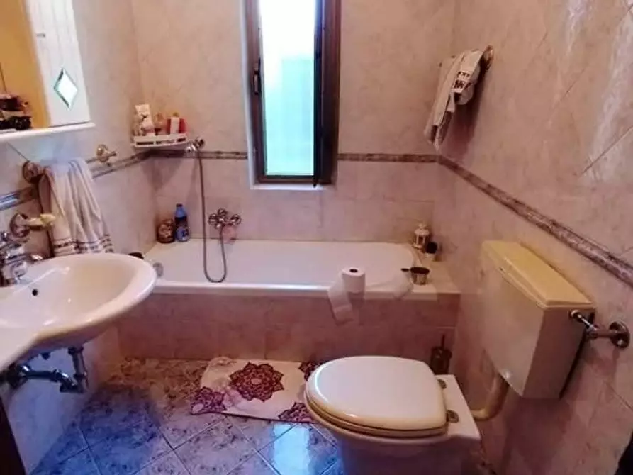 Immagine 17 di Casa indipendente in vendita  a Carrara