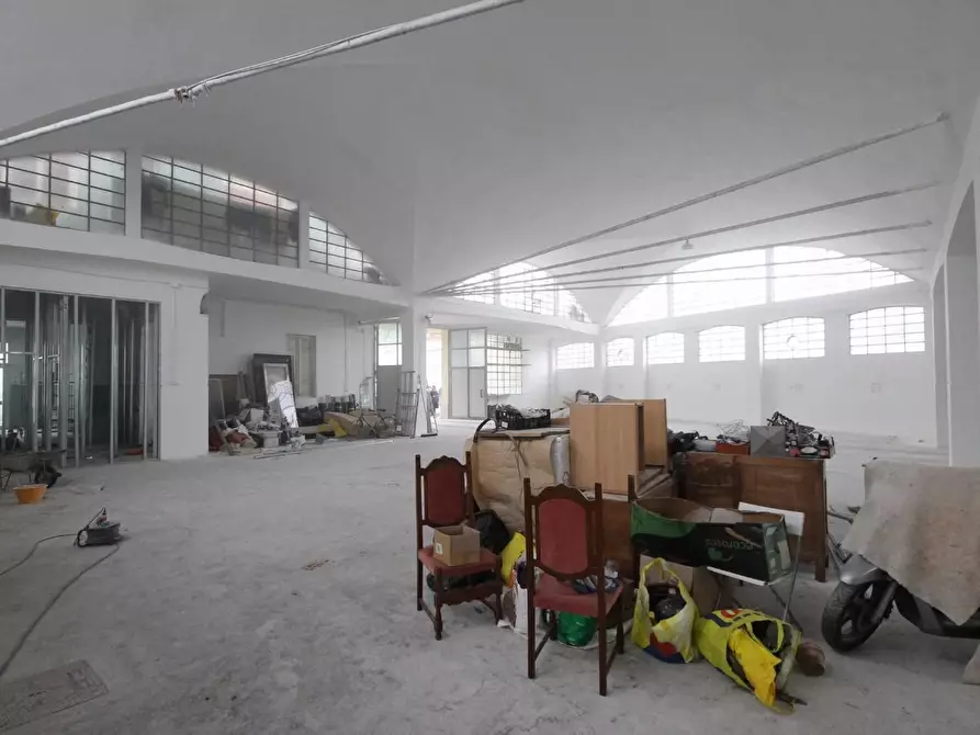 Immagine 2 di Attività artigianale in affitto  a Lucca