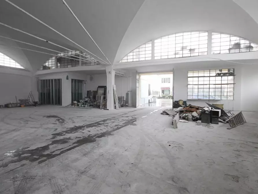 Immagine 4 di Attività artigianale in affitto  a Lucca