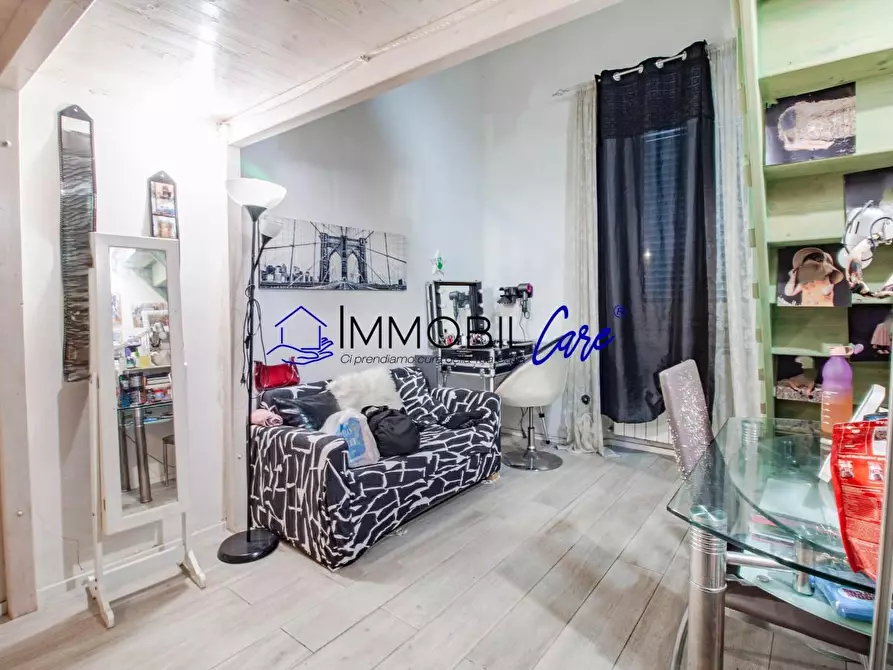 Immagine 14 di Appartamento in vendita  a Livorno