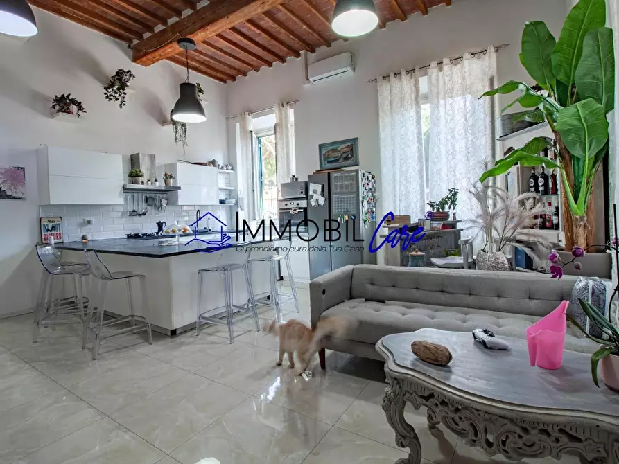 Immagine 2 di Appartamento in vendita  a Livorno